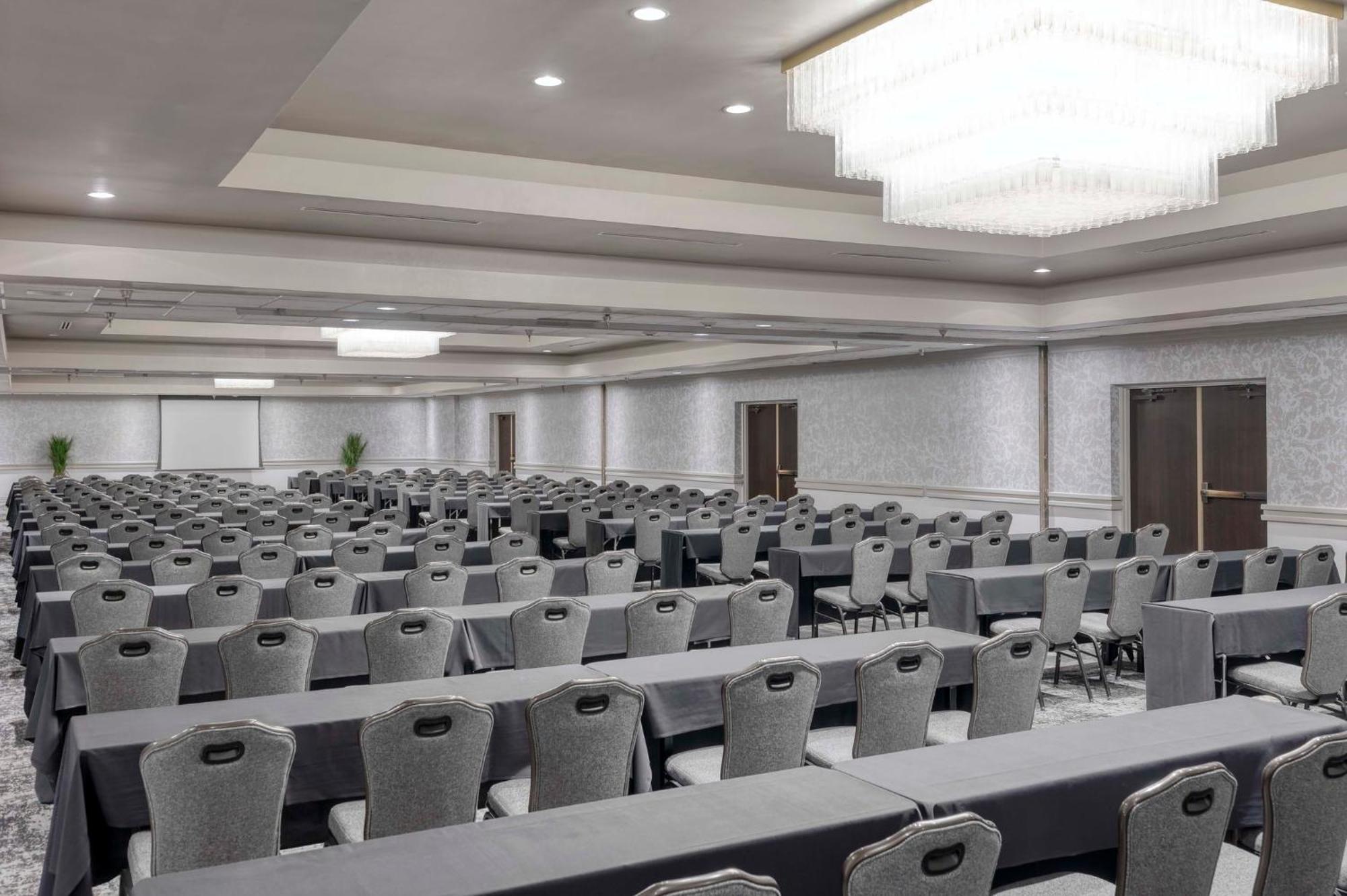 Crowne Plaza Indianapolis-Airport By Ihg Ξενοδοχείο Εξωτερικό φωτογραφία