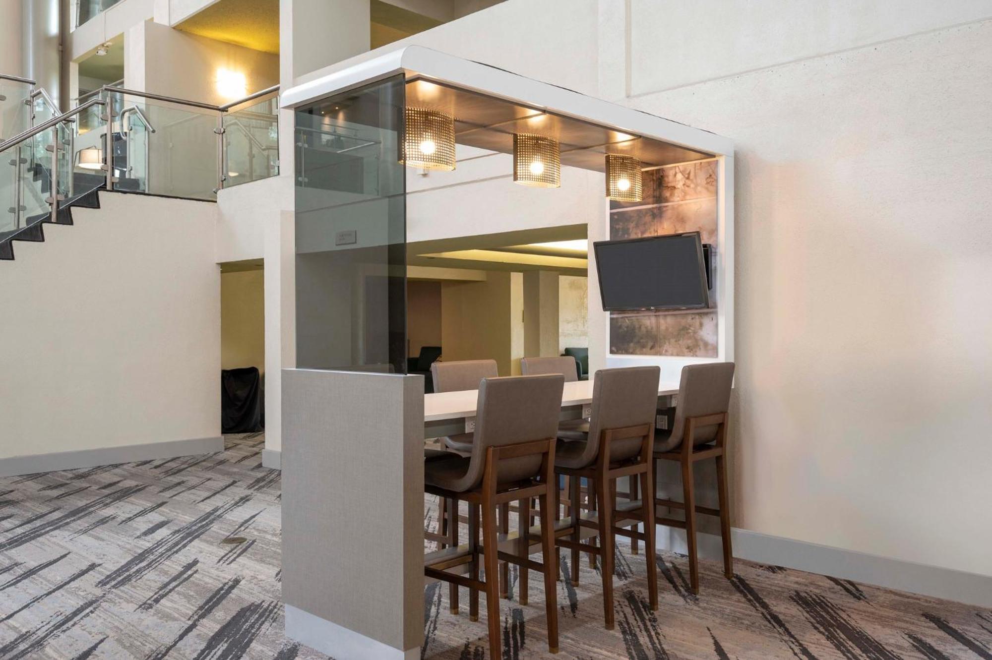 Crowne Plaza Indianapolis-Airport By Ihg Ξενοδοχείο Εξωτερικό φωτογραφία
