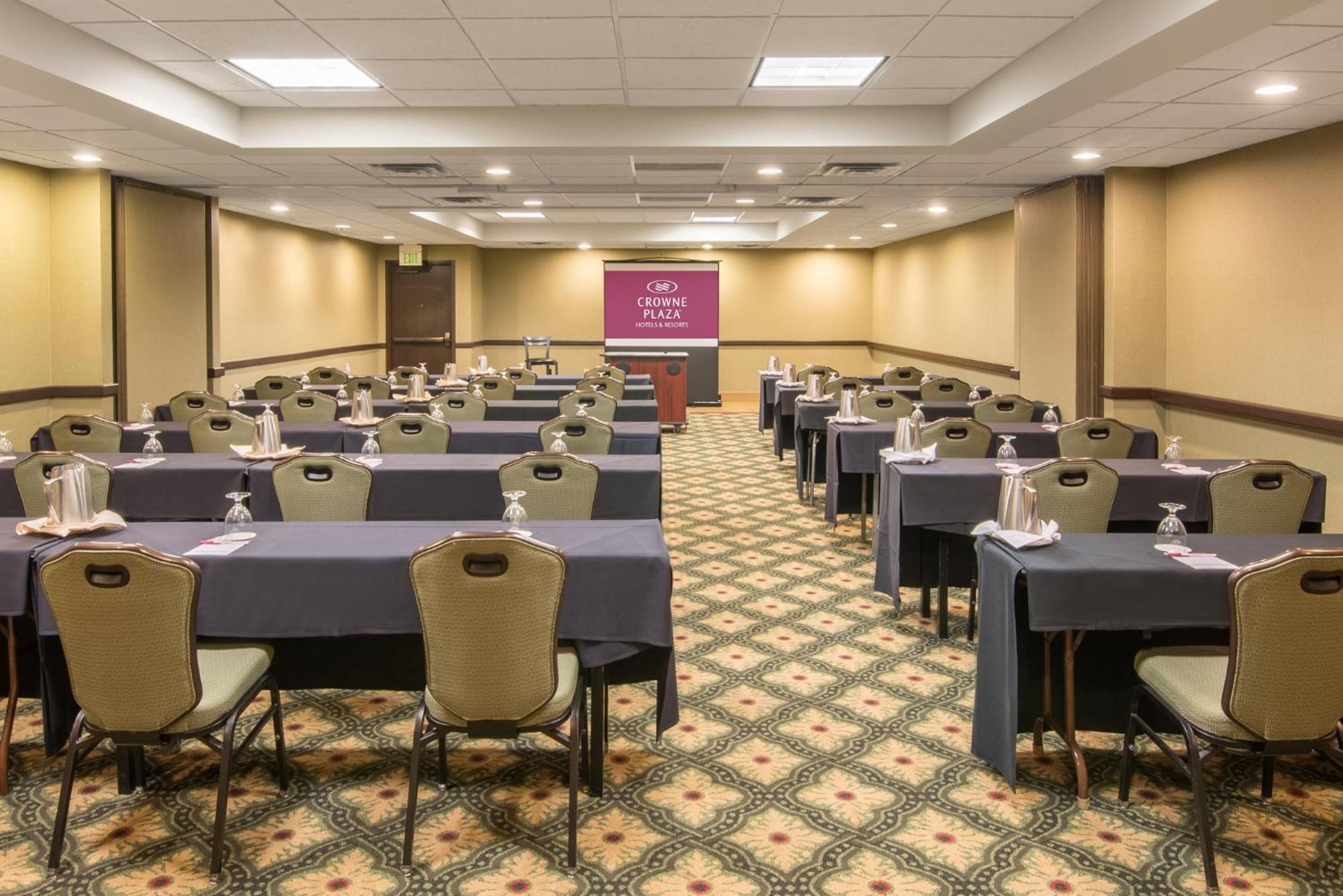 Crowne Plaza Indianapolis-Airport By Ihg Ξενοδοχείο Εξωτερικό φωτογραφία