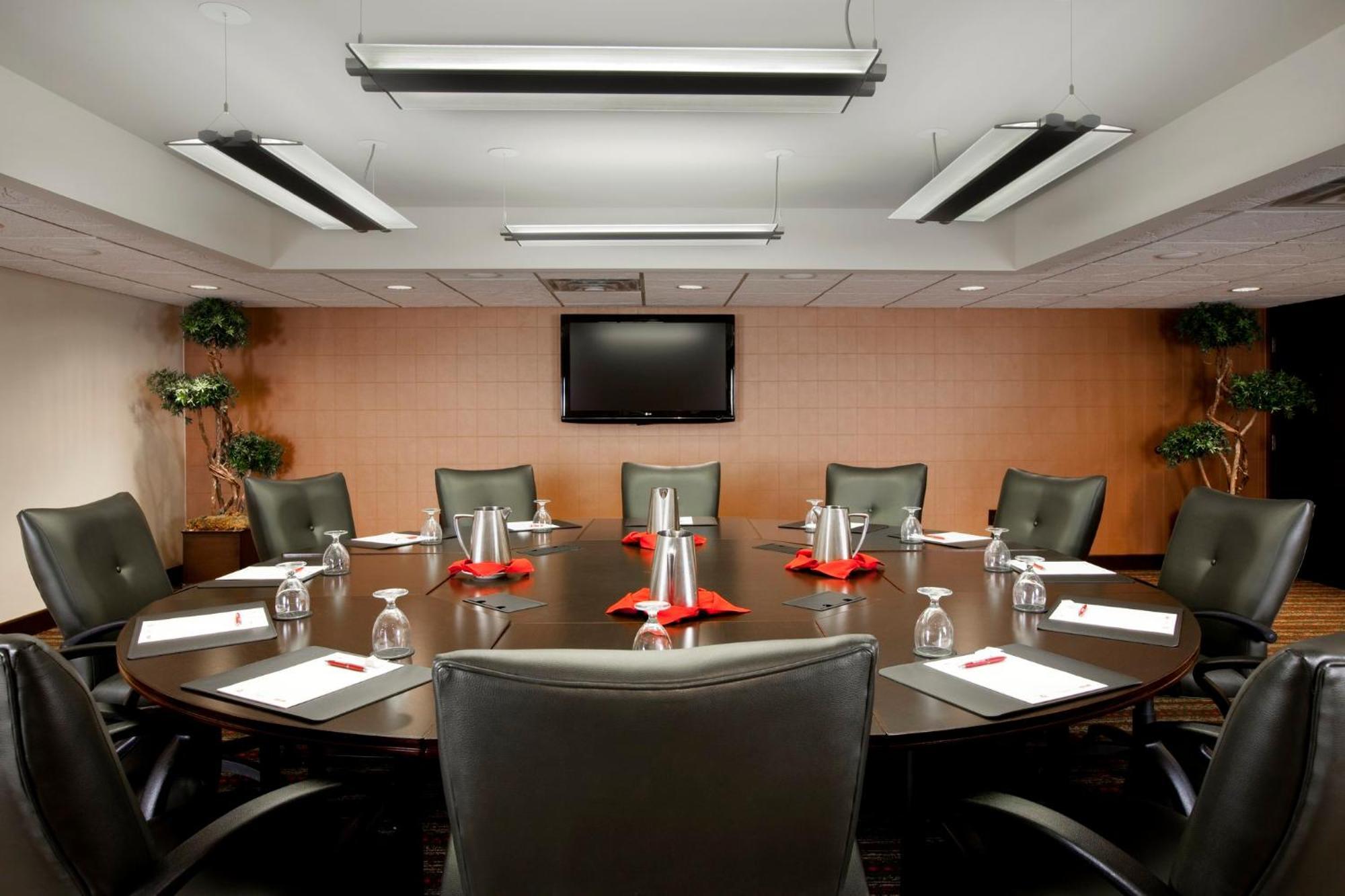 Crowne Plaza Indianapolis-Airport By Ihg Ξενοδοχείο Εξωτερικό φωτογραφία