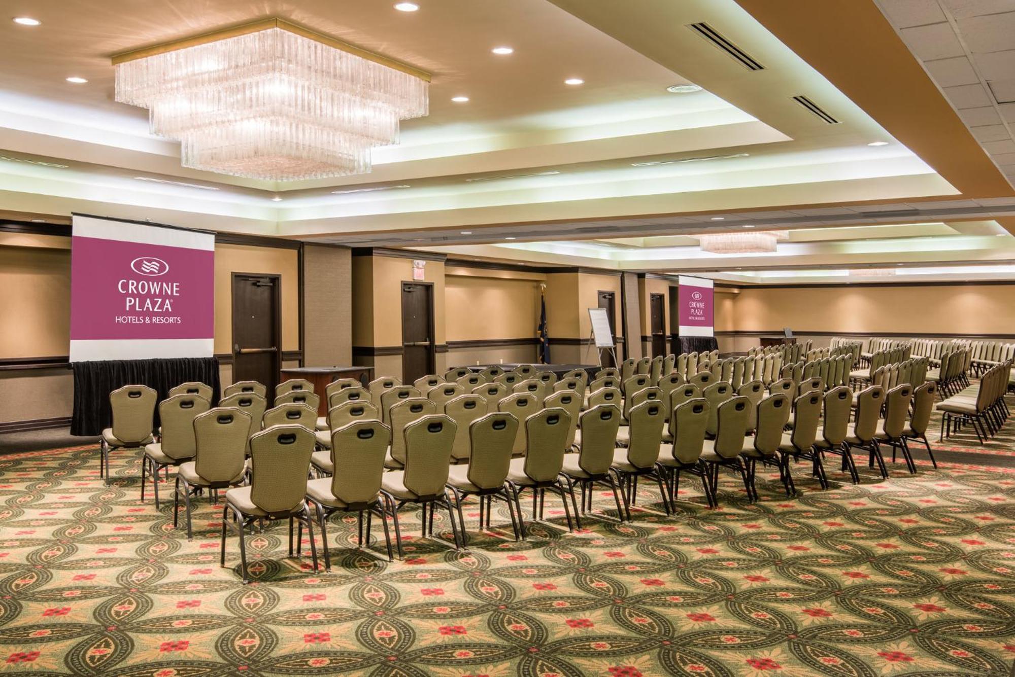 Crowne Plaza Indianapolis-Airport By Ihg Ξενοδοχείο Εξωτερικό φωτογραφία