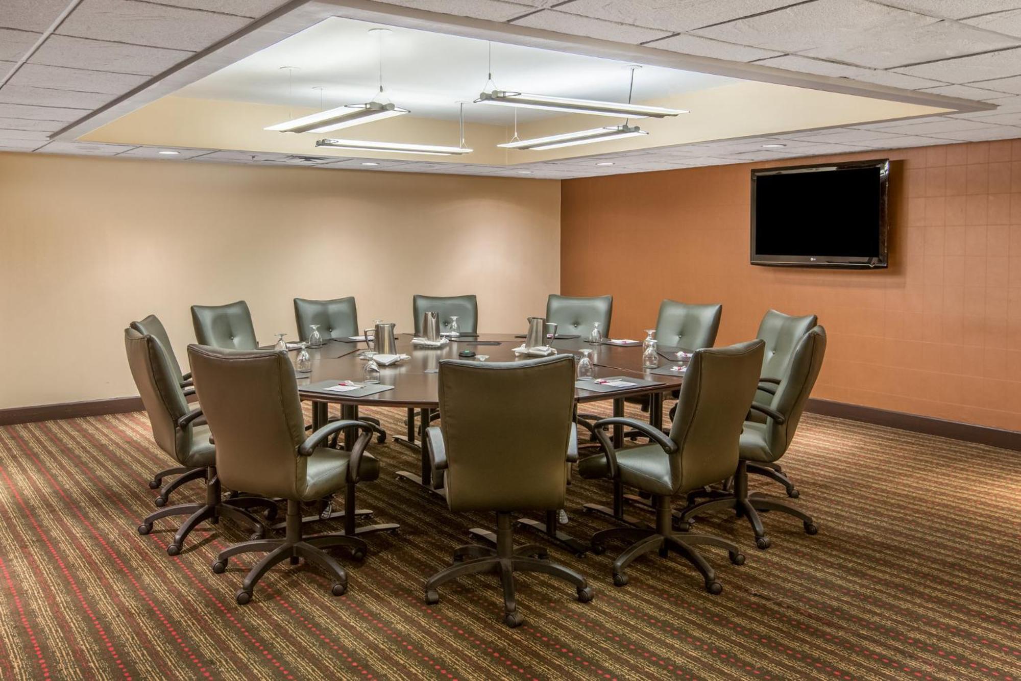 Crowne Plaza Indianapolis-Airport By Ihg Ξενοδοχείο Εξωτερικό φωτογραφία